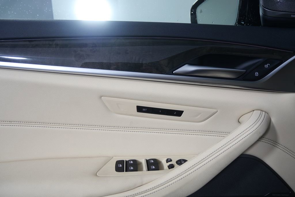 Certified 2023 BMW 530i w/ Premium Package image 8