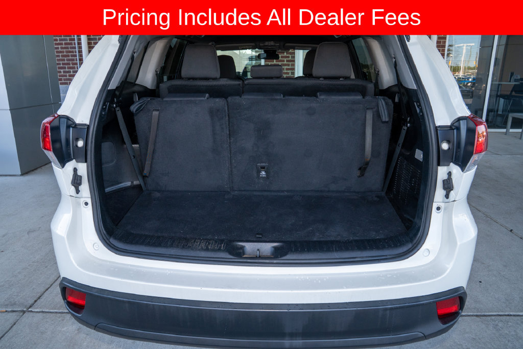 Used 2017 Toyota Highlander LE FWD image 5