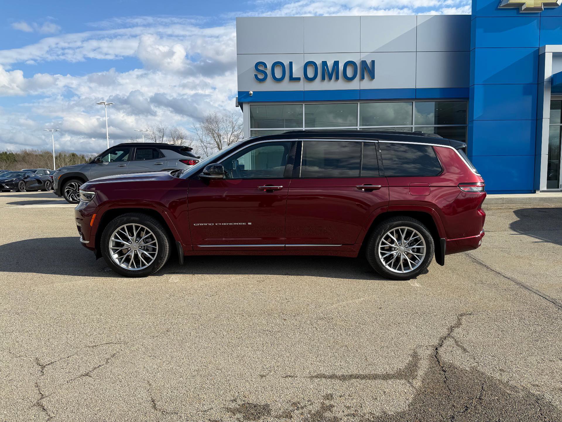 Used 2024 Jeep Grand Cherokee L Summit AWD/4WD image 2