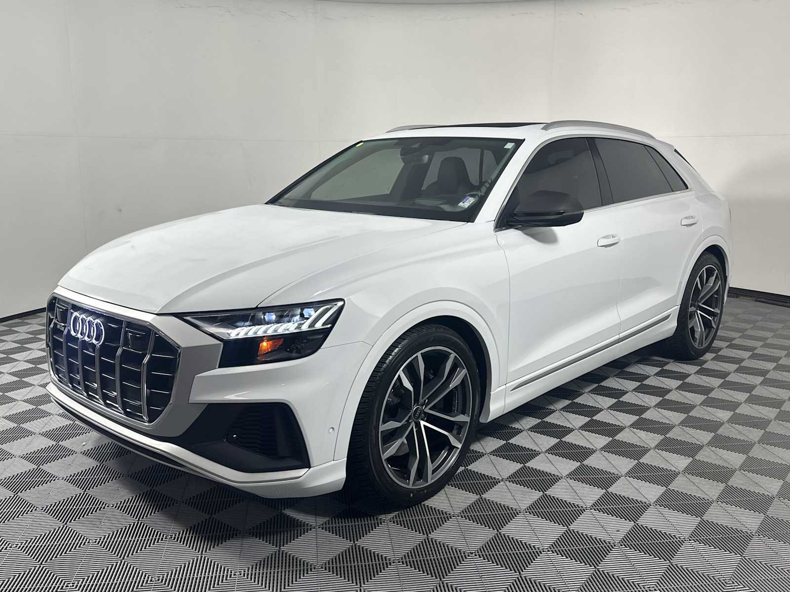 Used 2023 Audi SQ8 Prestige AWD/4WD image 3