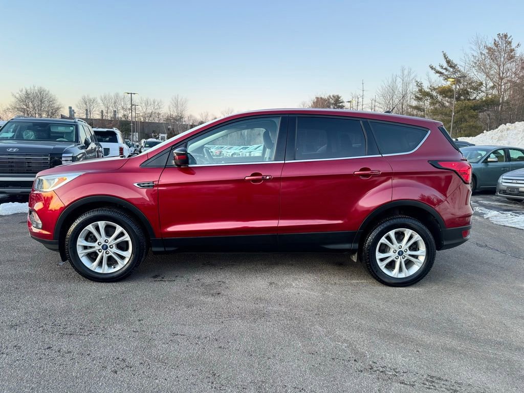 Used 2019 Ford Escape SE image 2