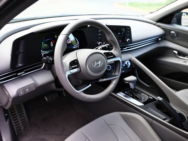 Used 2025 Hyundai Elantra Sport FWD image 18