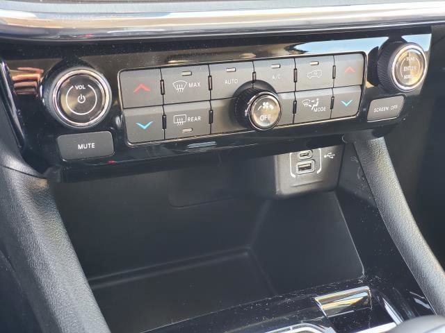 Used 2022 Jeep Compass Limited image 17