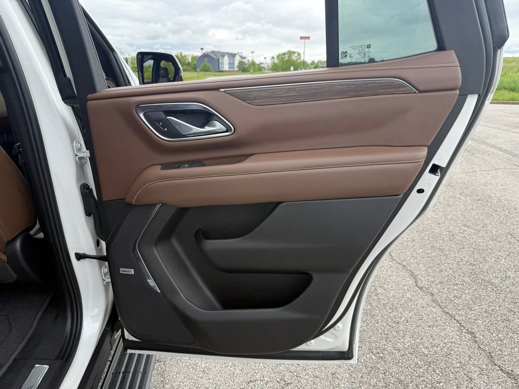 Used 2023 Chevrolet Tahoe High Country w/ Premium Package AWD/4WD image 16