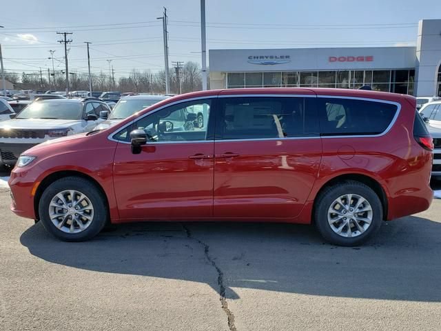 New 2026 Chrysler Pacifica Limited AWD/4WD image 2