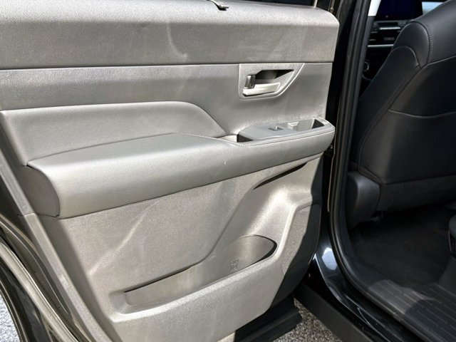 Used 2025 Toyota Grand Highlander AWD image 13