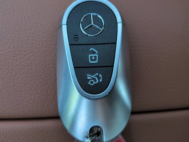 Used 2025 Mercedes-Benz C 300 Sedan image 31