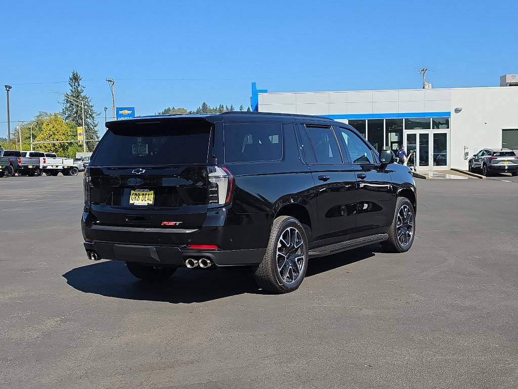 New 2026 Chevrolet Suburban RST w/ RST Capability Package AWD/4WD image 5