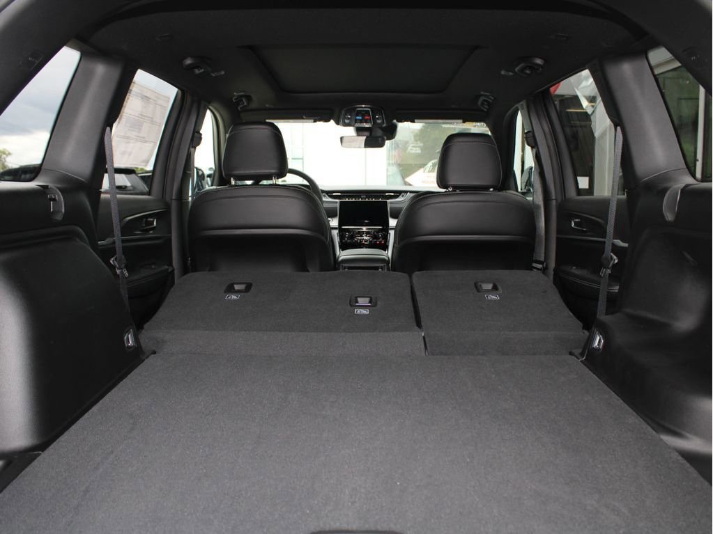 New 2025 Jeep Grand Cherokee Limited w/ Trailer Tow Package image 33