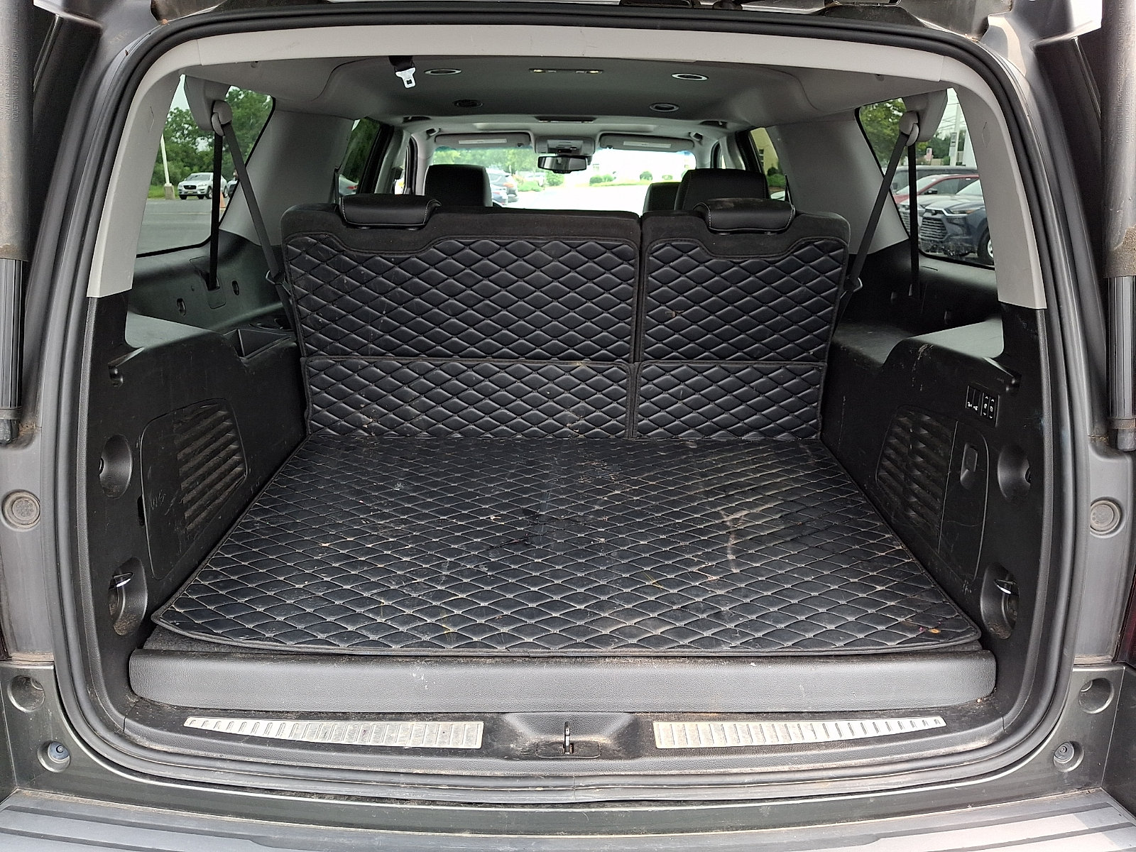 Used 2019 Chevrolet Suburban Premier AWD/4WD image 29