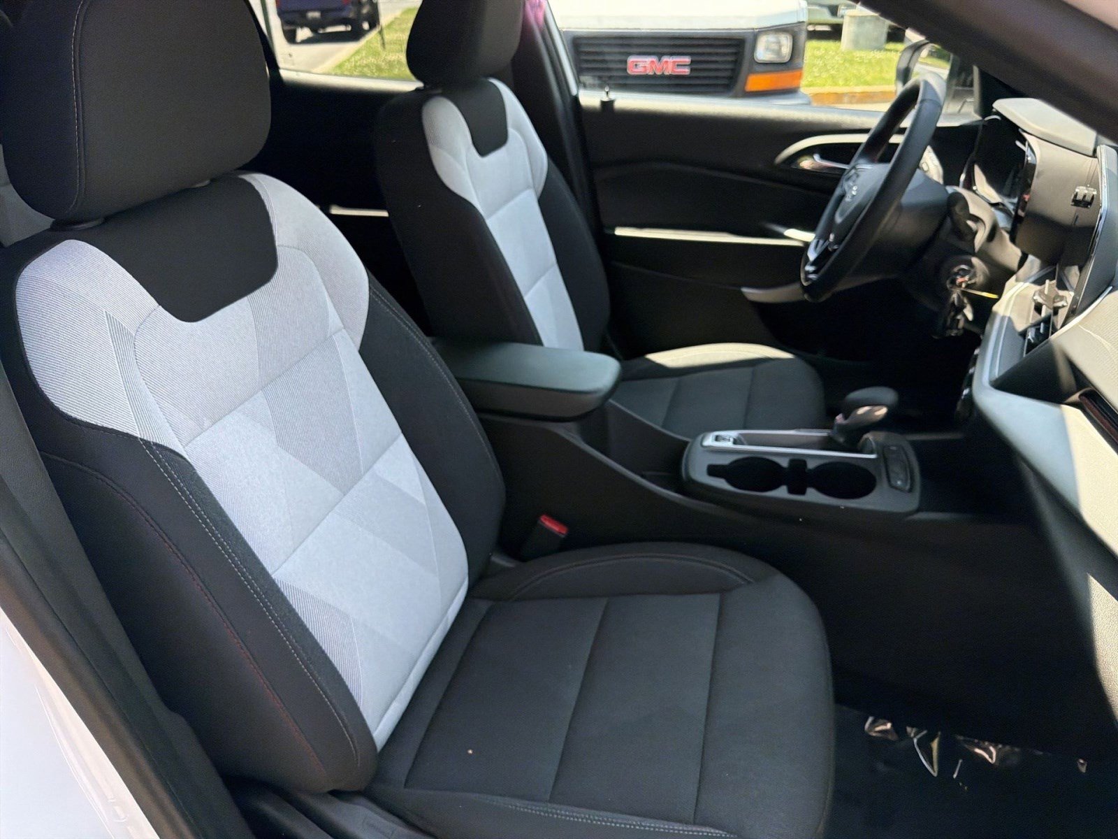 Used 2024 Chevrolet Trax RS FWD image 23