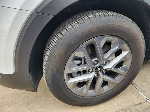 Used 2025 Kia Telluride LX image 9