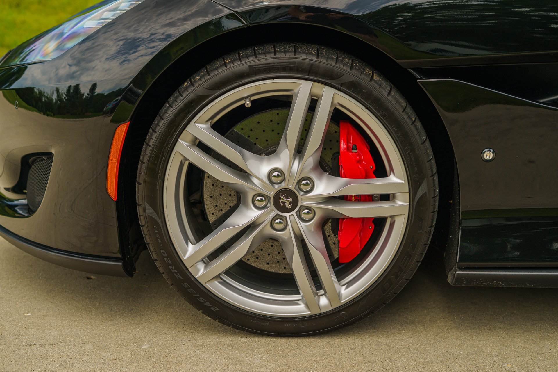 Used 2019 Ferrari Portofino RWD image 9