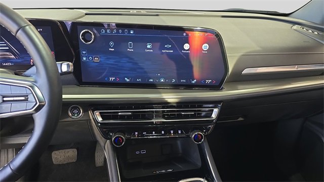 Used 2025 Chevrolet Traverse LT image 21