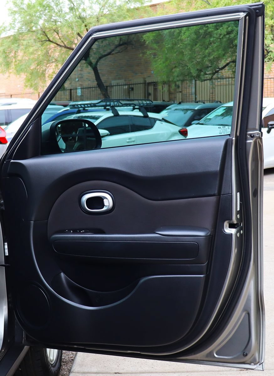 Used 2018 Kia Soul + FWD image 27