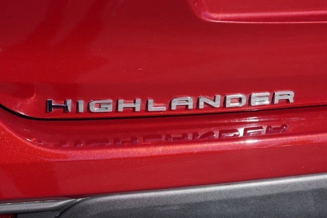 Used 2022 Toyota Highlander XLE image 11