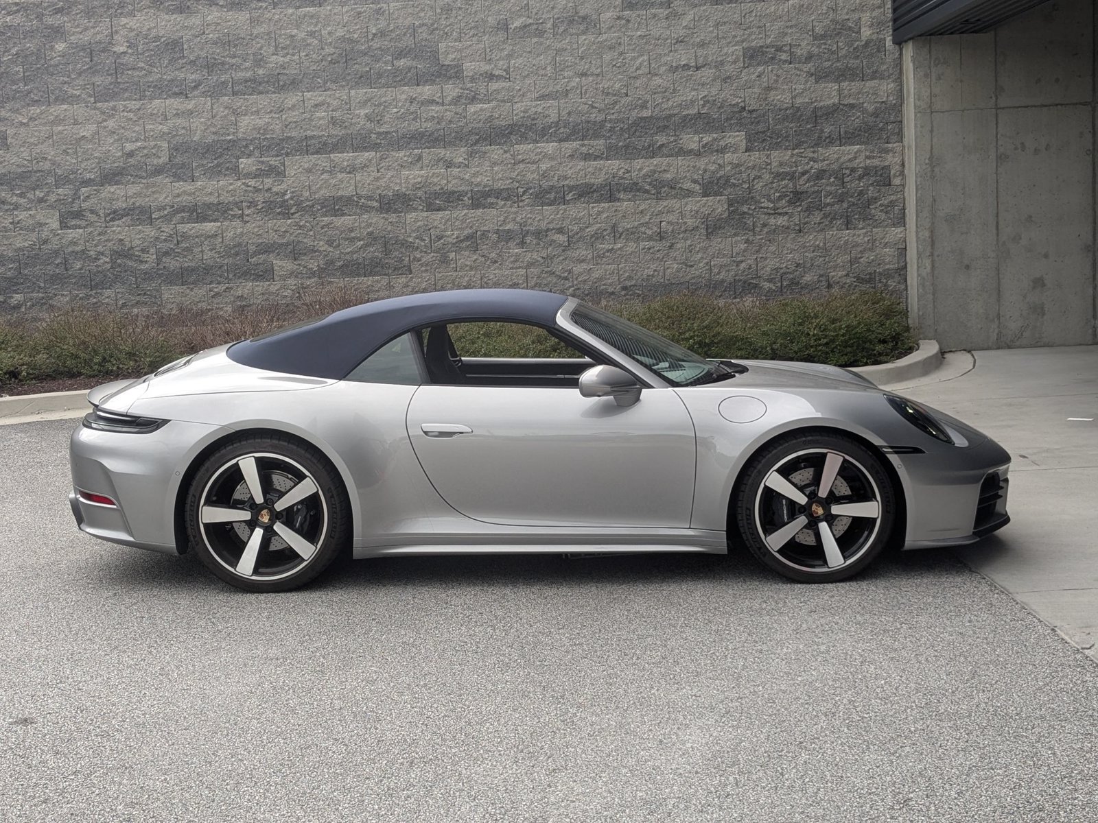Certified 2025 Porsche 911 Carrera RWD image 9