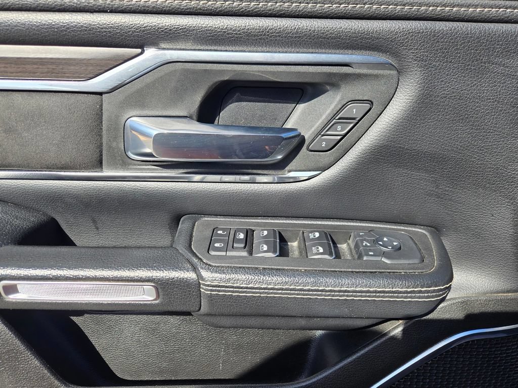 Used 2025 RAM 1500 Laramie AWD/4WD image 18