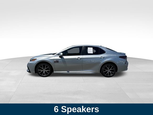 Used 2022 Toyota Camry SE FWD image 2