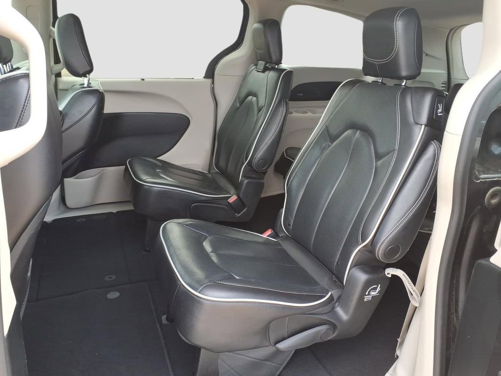 Used 2023 Chrysler Pacifica Limited FWD image 26