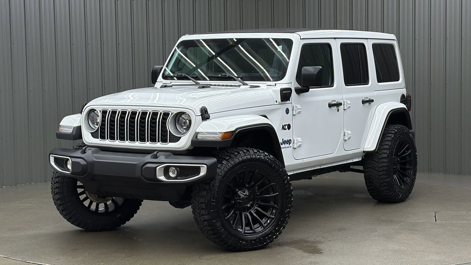 Used 2025 Jeep Wrangler Unlimited Sahara w/ Safety Group AWD/4WD image 1