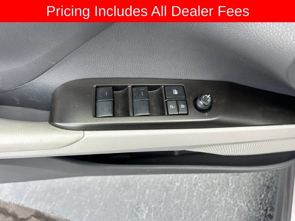 Used 2022 Toyota Camry SE FWD image 4