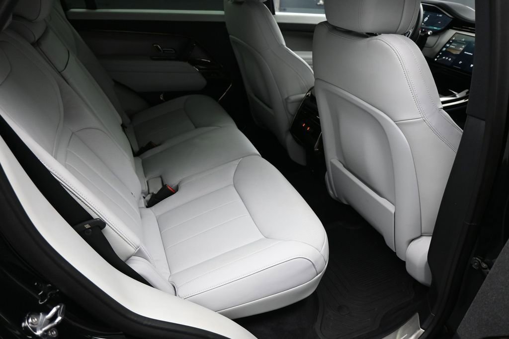 Used 2025 Land Rover Range Rover Sport SE AWD/4WD image 9
