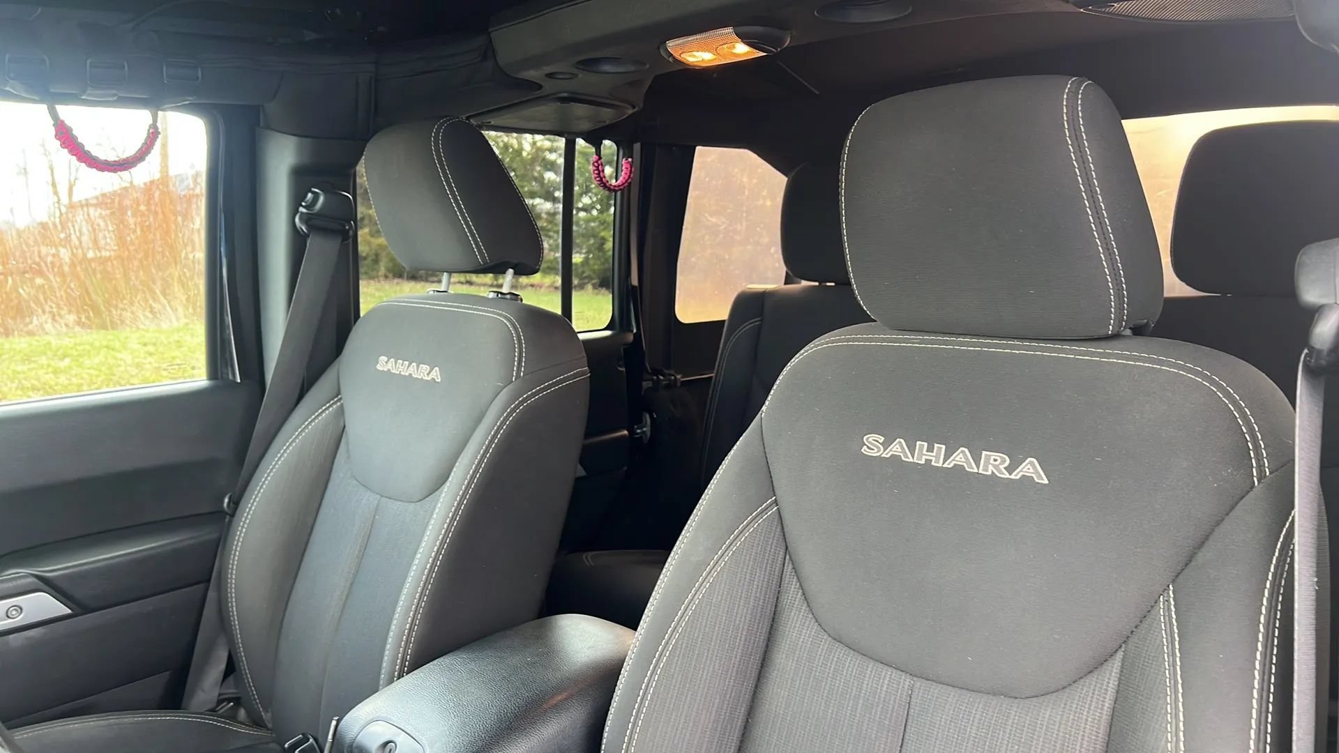 Used 2016 Jeep Wrangler Unlimited Sahara AWD/4WD image 10