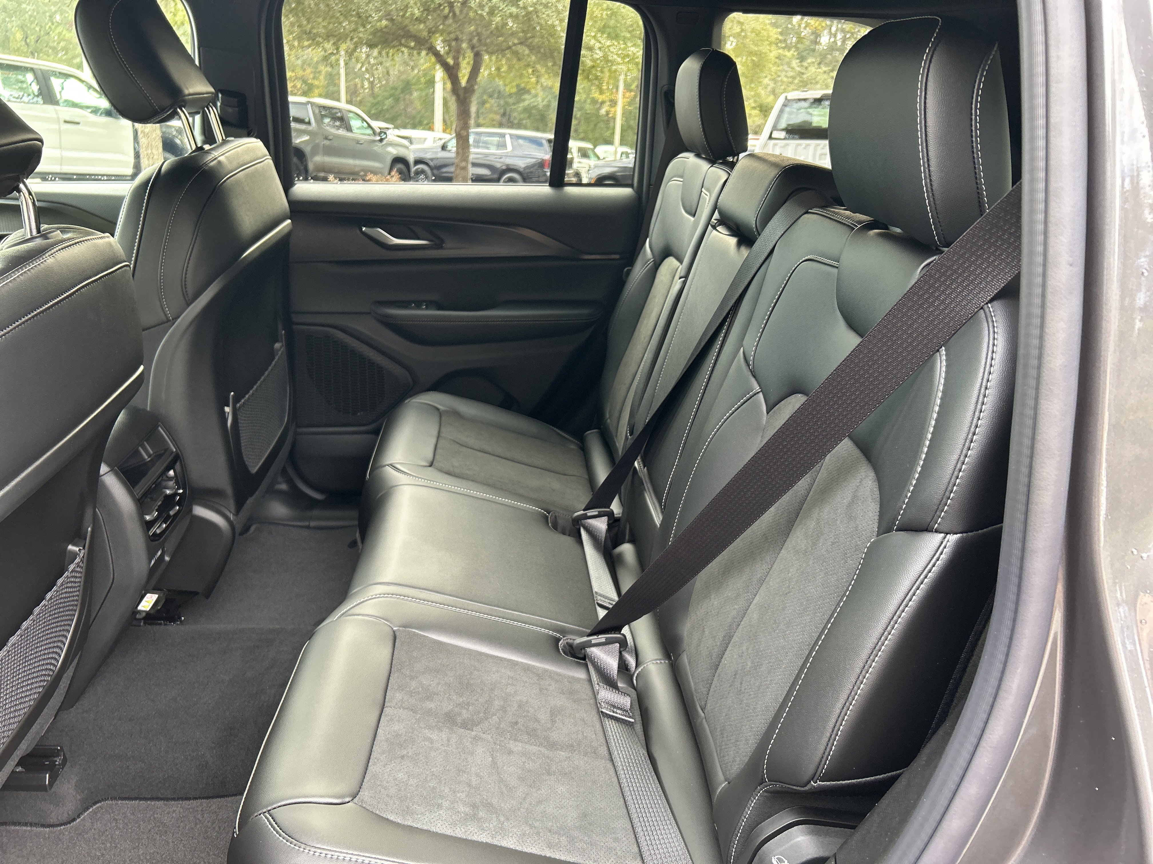 New 2025 Jeep Grand Cherokee Altitude image 57