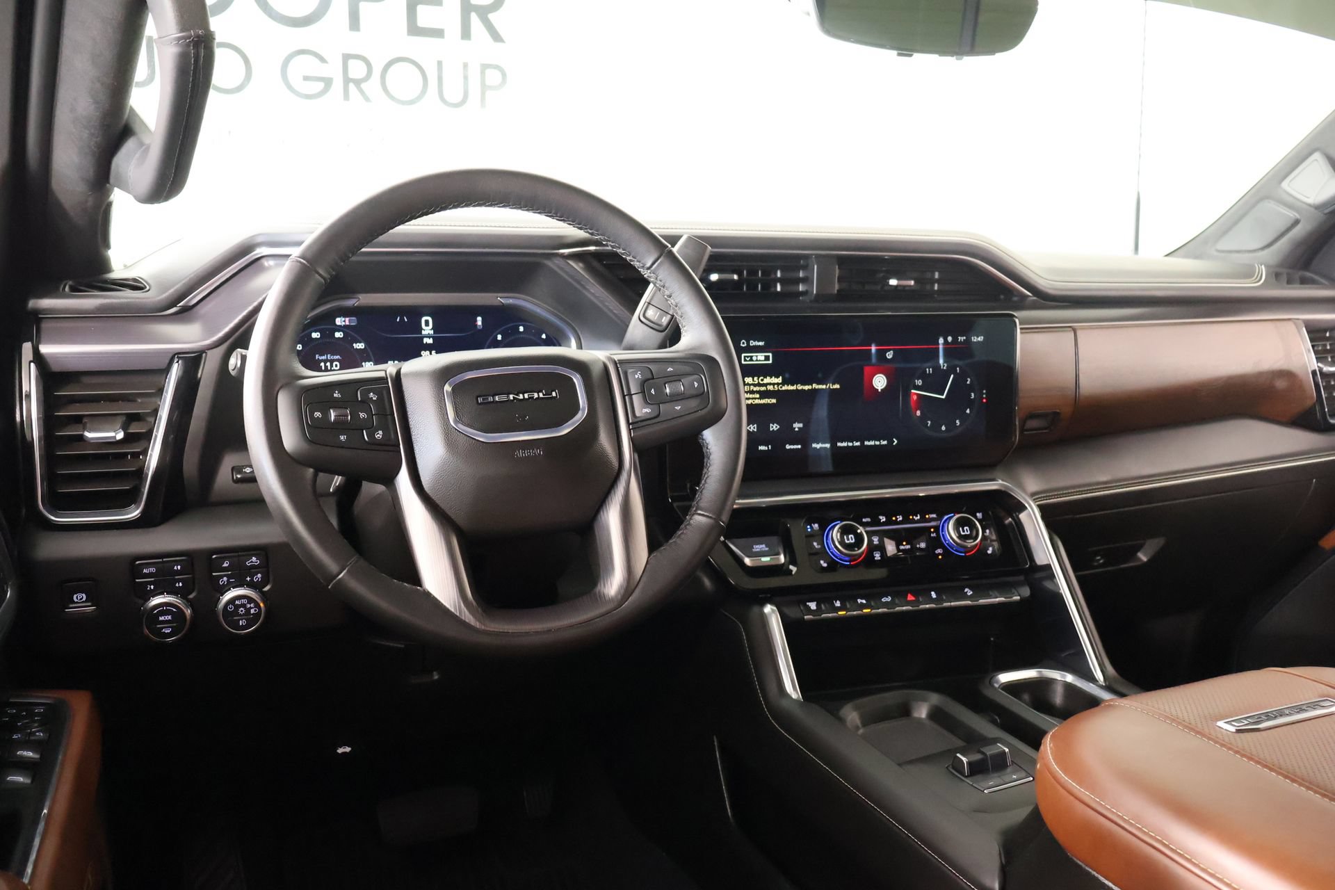 Used 2025 GMC Sierra 2500 Denali Ultimate AWD/4WD image 2