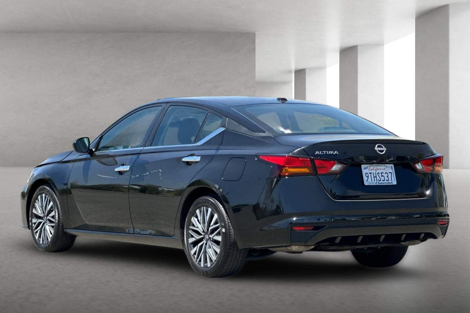 Used 2025 Nissan Altima 2.5 SV FWD image 6