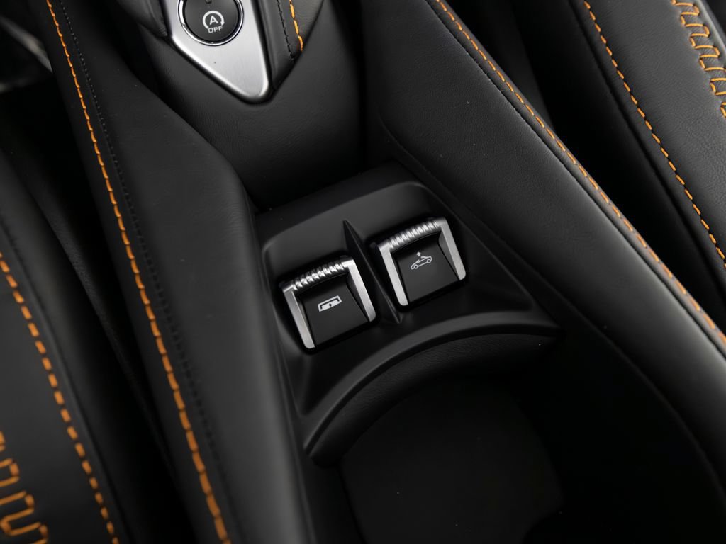 Used 2024 McLaren 750S Spider RWD image 27