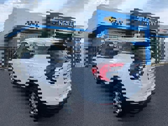 Used 2024 GMC Terrain SLE image 3