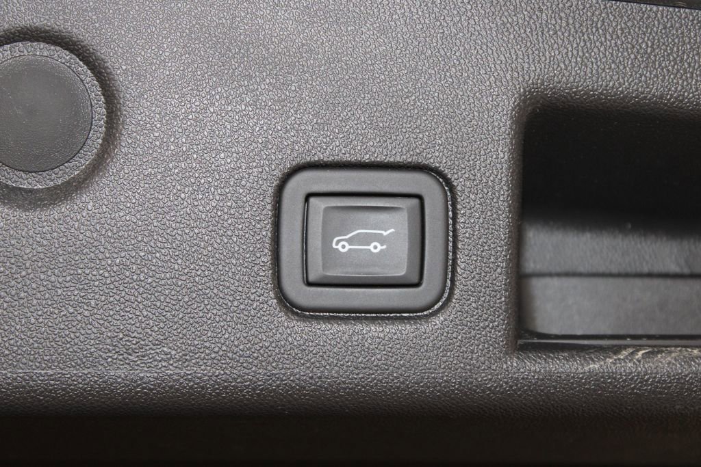 Used 2023 Chevrolet Equinox Premier FWD image 16
