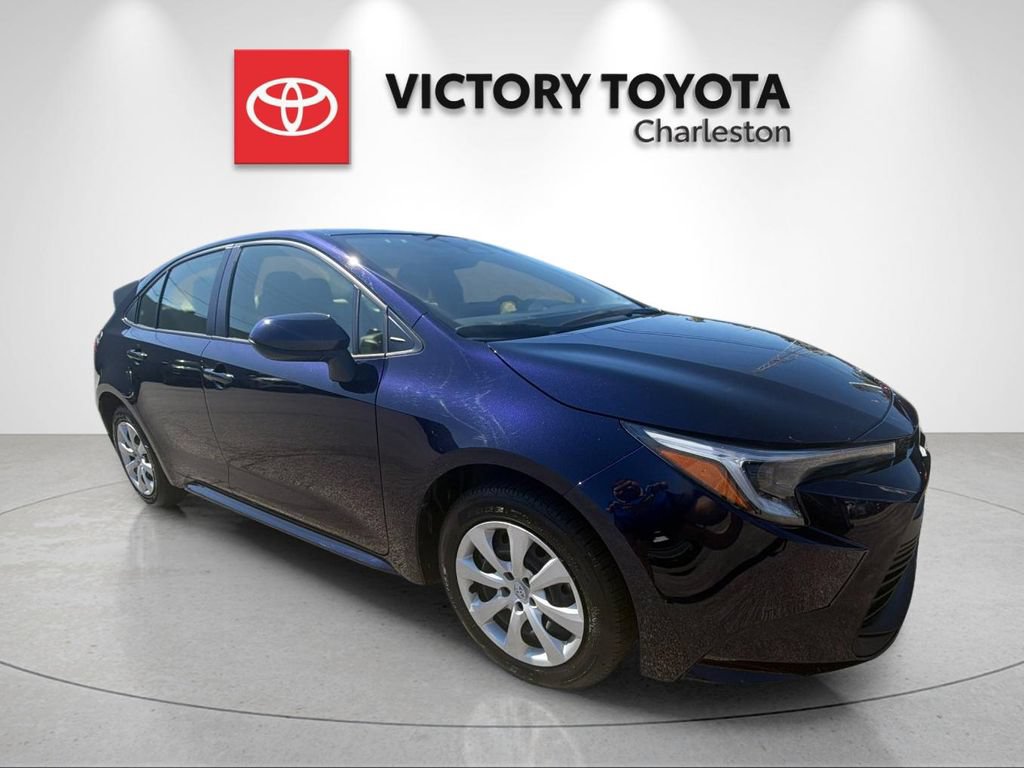 Used 2024 Toyota Corolla LE FWD image 5