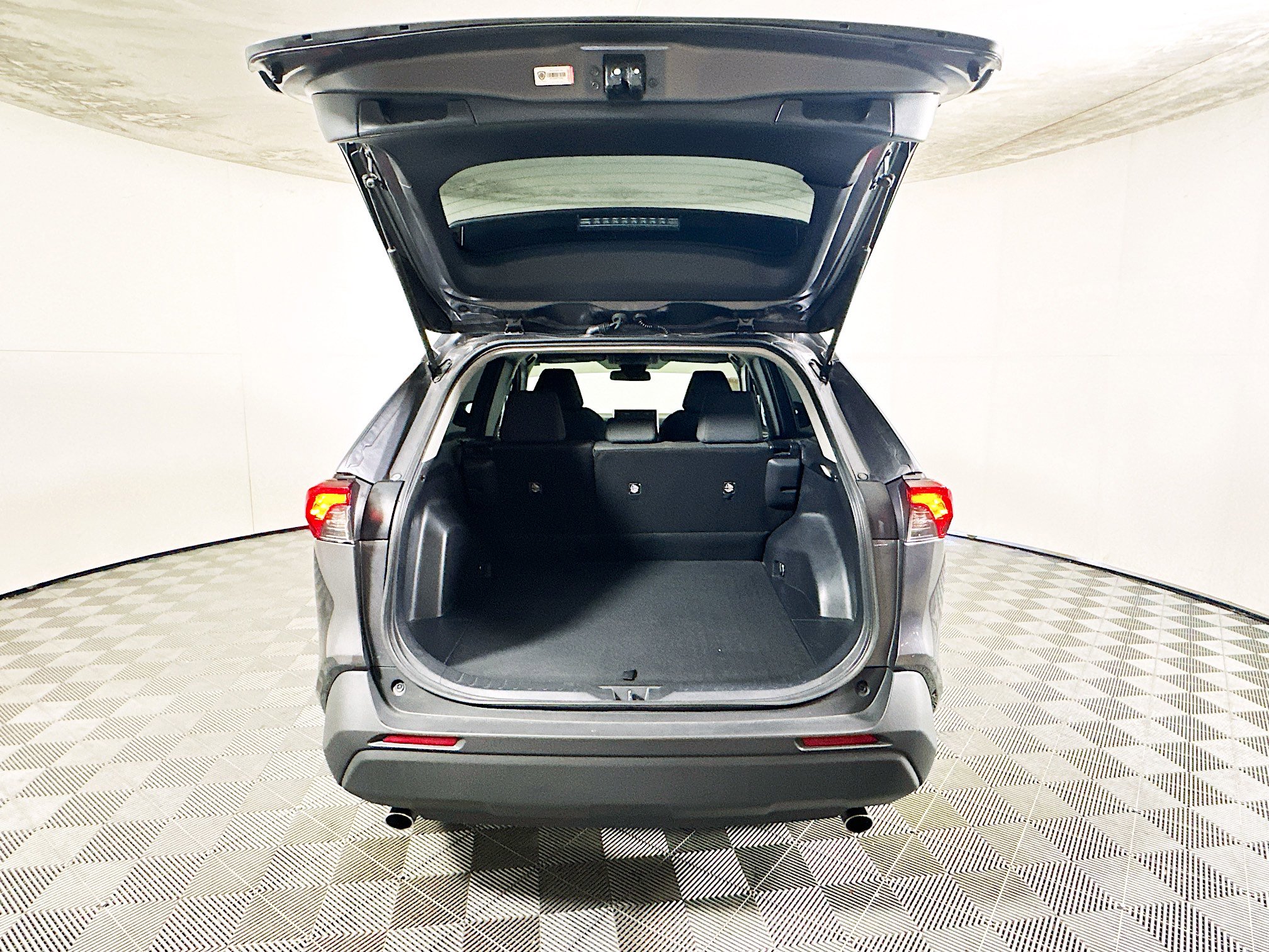 Used 2024 Toyota RAV4 LE AWD/4WD image 30