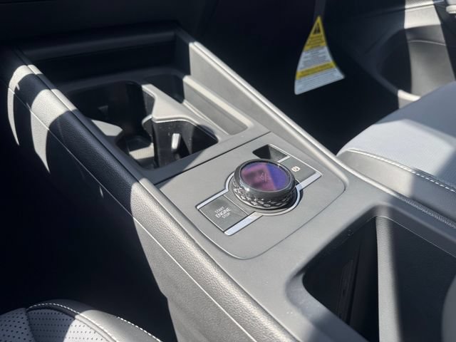 New 2026 Volkswagen Tiguan SE FWD image 10