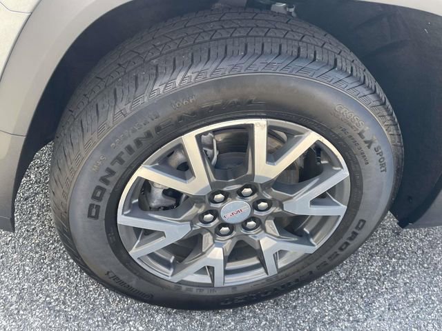 Used 2023 GMC Acadia SLE w/ Driver Convenience Package FWD image 11