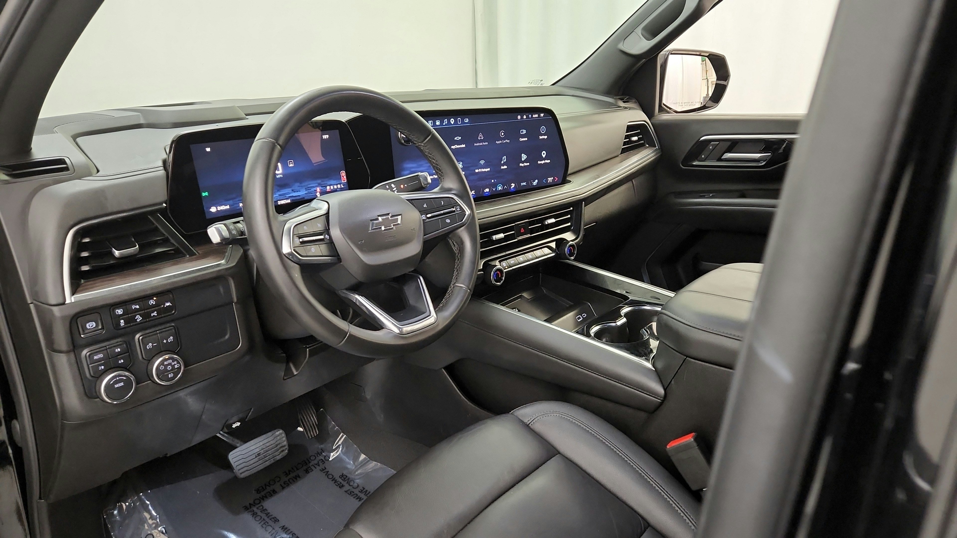 Used 2025 Chevrolet Suburban Z71 AWD/4WD image 16