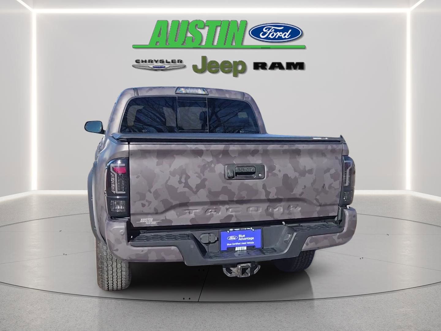 Used 2018 Toyota Tacoma TRD Off-Road w/ Technology Package image 8