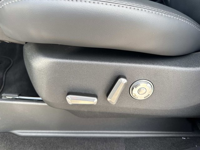 New 2025 Lincoln Navigator L Reserve AWD/4WD image 12