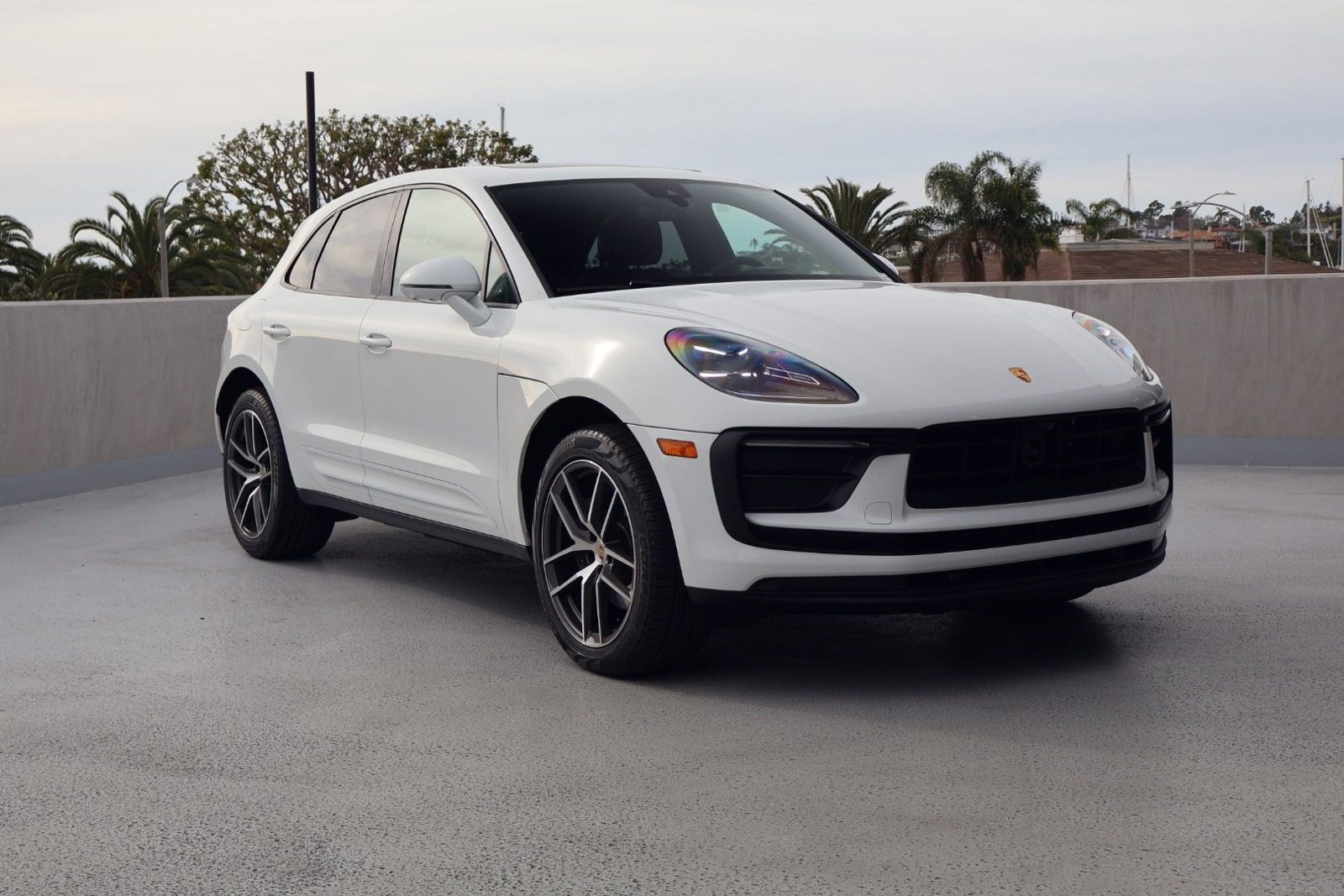 Certified 2025 Porsche Macan image 7