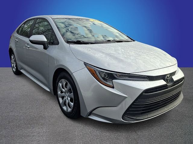 Used 2023 Toyota Corolla LE FWD image 3
