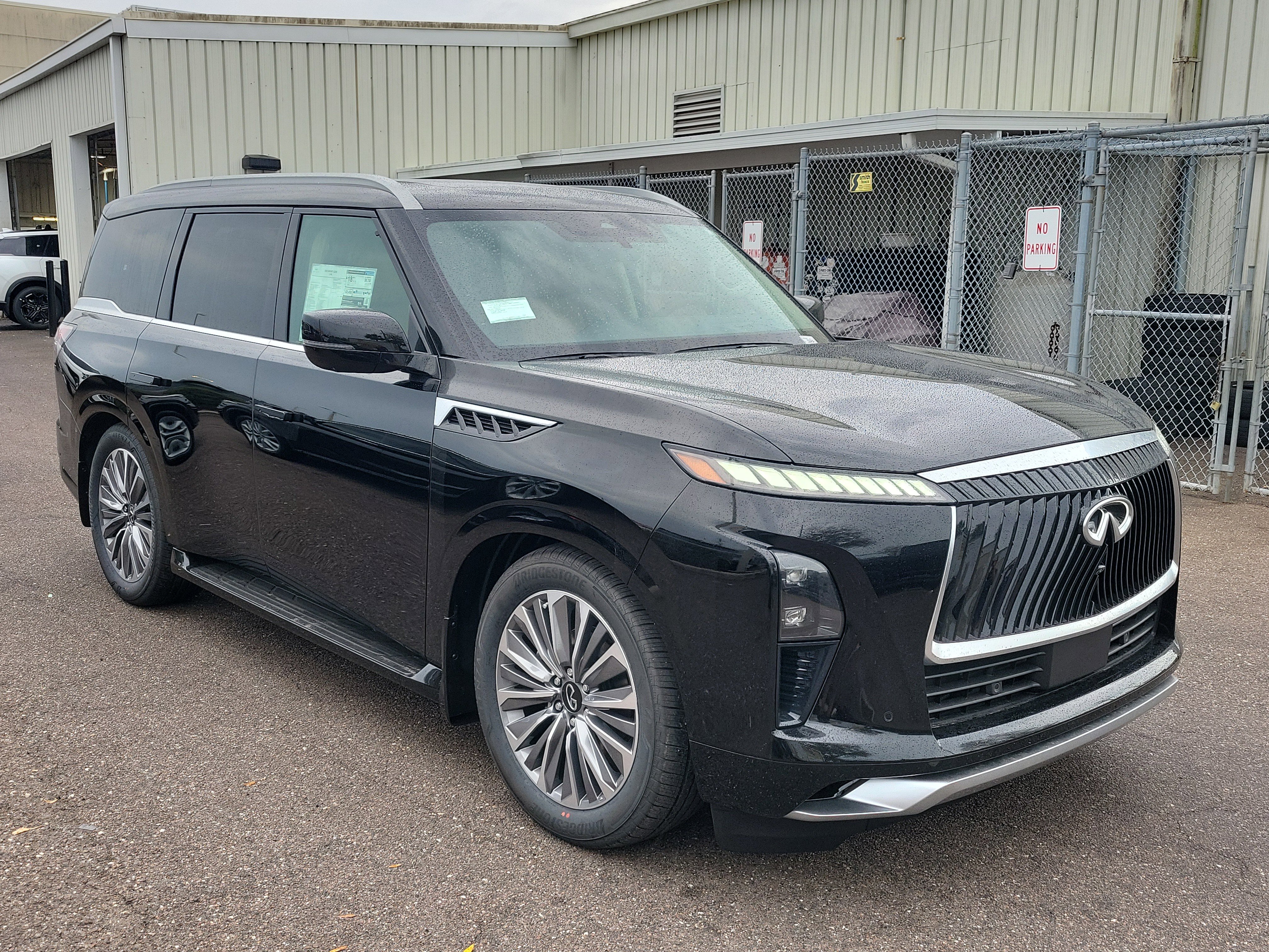New 2026 INFINITI QX80 Luxe w/ Cargo Package image 2