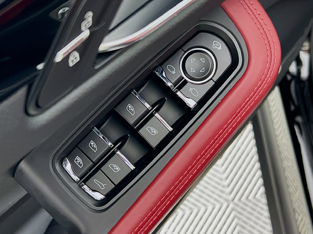 Certified 2024 Porsche Macan S AWD/4WD image 20