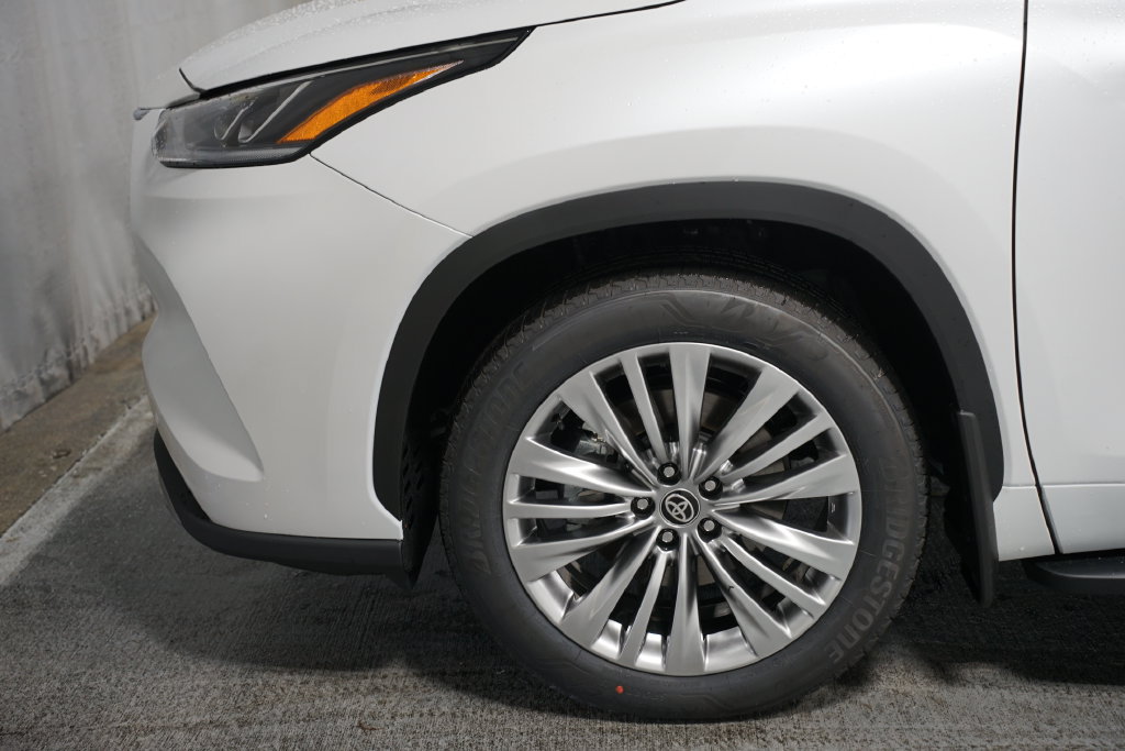 New 2026 Toyota Highlander Platinum AWD/4WD image 5