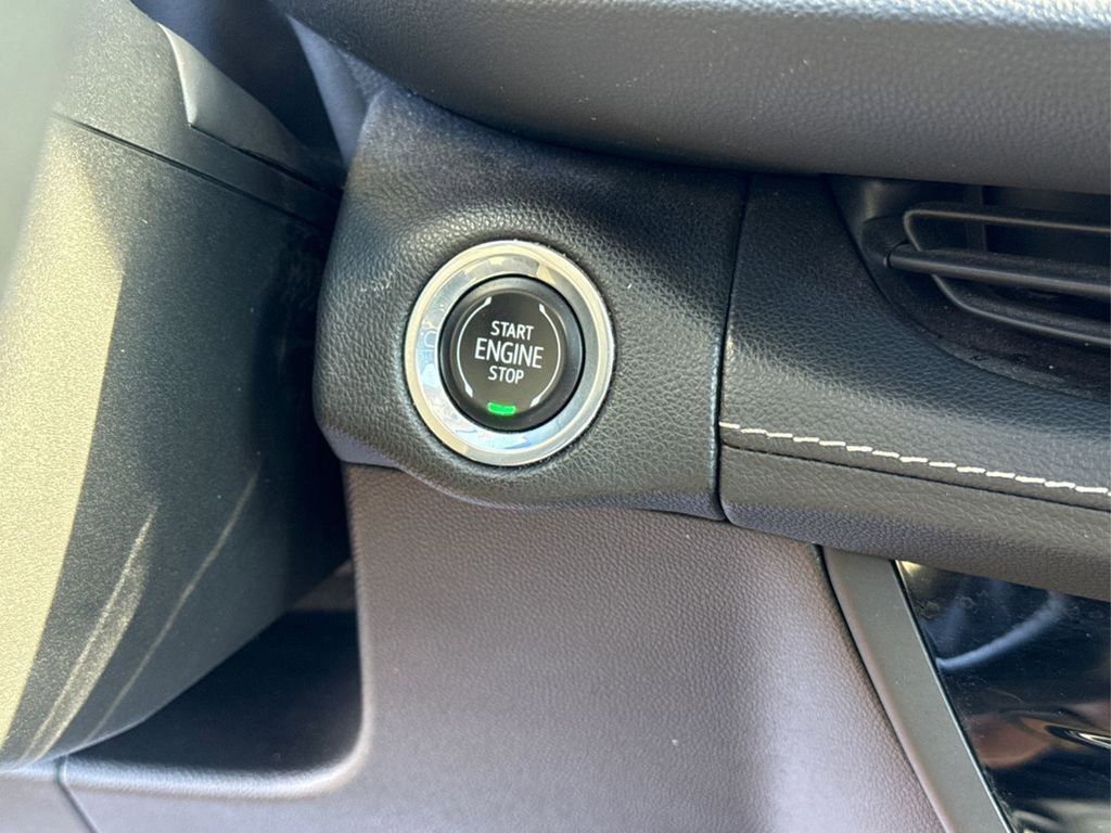 Used 2022 Buick Envision Essence w/ Technology Package II image 37