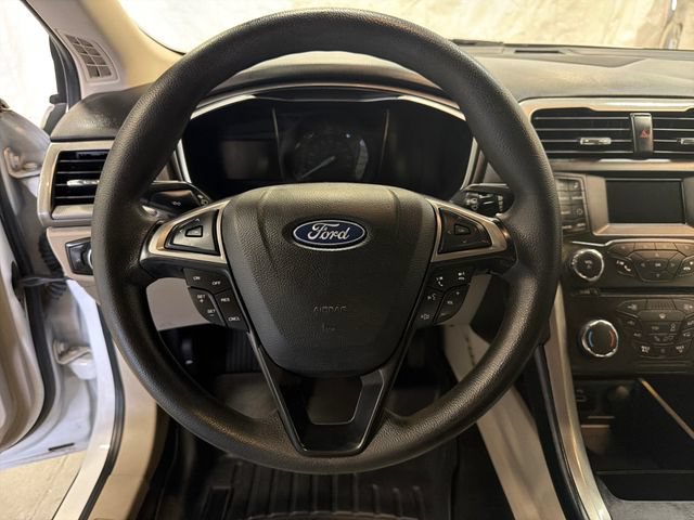 Used 2018 Ford Fusion SE FWD image 15