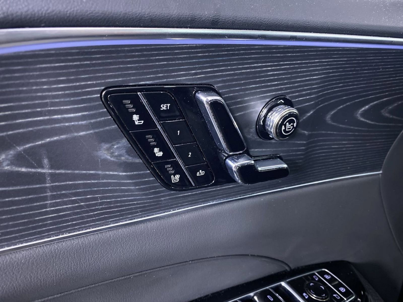 New 2025 Cadillac Lyriq Luxury w/ LPO, Floor Liner Package AWD/4WD image 10
