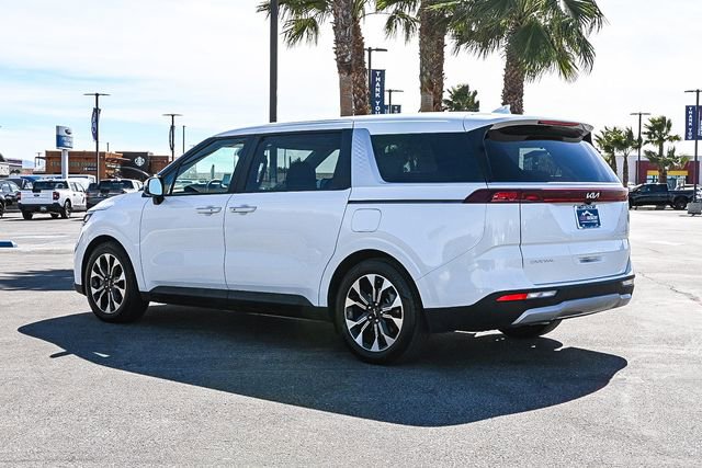 Used 2023 Kia Carnival EX image 6